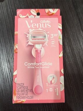 NWT Gillette Venus ComfortGlide Pink Razor - White Tea Scented